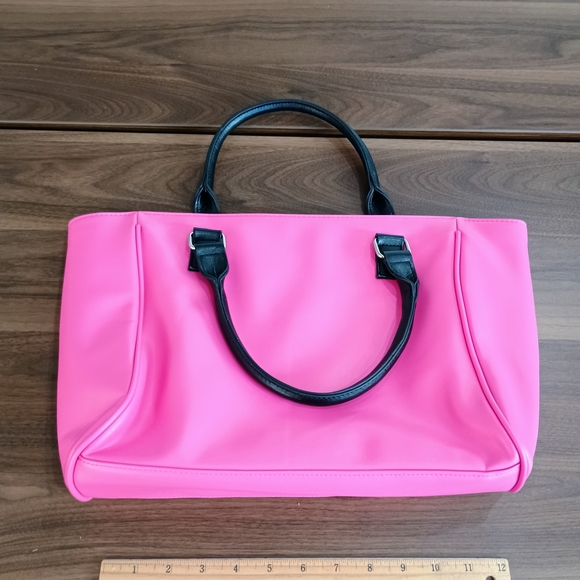 Betty Boop Vibrant Pink Tote with Black Handles - Picture 5 of 7